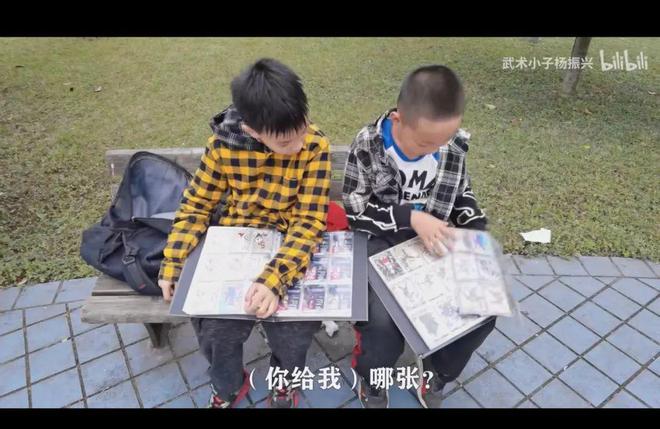怎么硬控小孩儿哥的？电子pg奥特曼卡片是(图11)